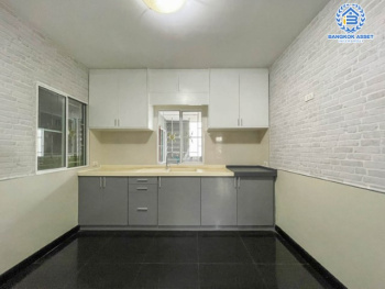 *****บ้านเดี่ยวมือสองนนทบุรี แบรนด์พฤกษา ม.ภัสสร7 รัตนาธิเบศร์ ถนนเมน! เนื้อที่ 60.1 ตร.ว. ฟังก์ชั่น 3 ห้องนอน 3 ห้องน้ำ ตกแต่ง Built-in ทั้งหลัง!  บนทำเลดีที่สุด ติดถนนใหญ่ เพียง 400 ม. จากรถไฟฟ้าสถานีบางพลู ใกล้เซ็นทรัลเวสต์เกต